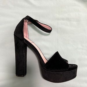 BLACK PLATFORM HEELS